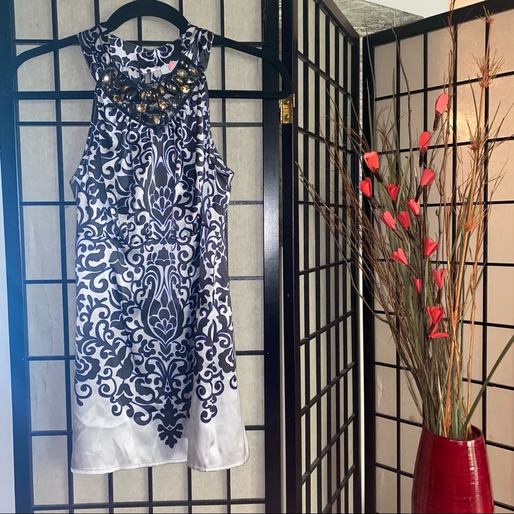 - Cache Sleeveless Top w Beaded Neckline - Picture 4 of 16